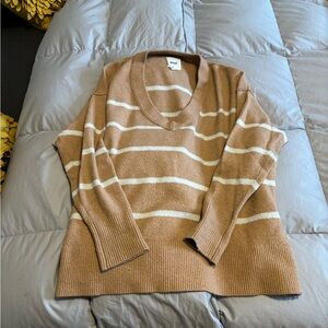 Aerie Oversized Slouchy V-Neck Sweater in Tan and White